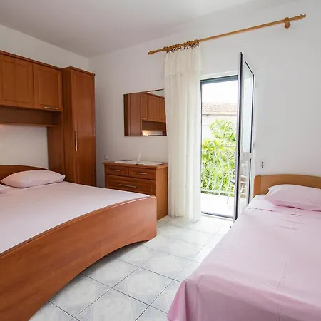 Apartments Bartul Sucuraj Exterior photo