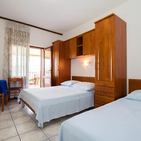 Apartments Bartul Sucuraj Exterior photo